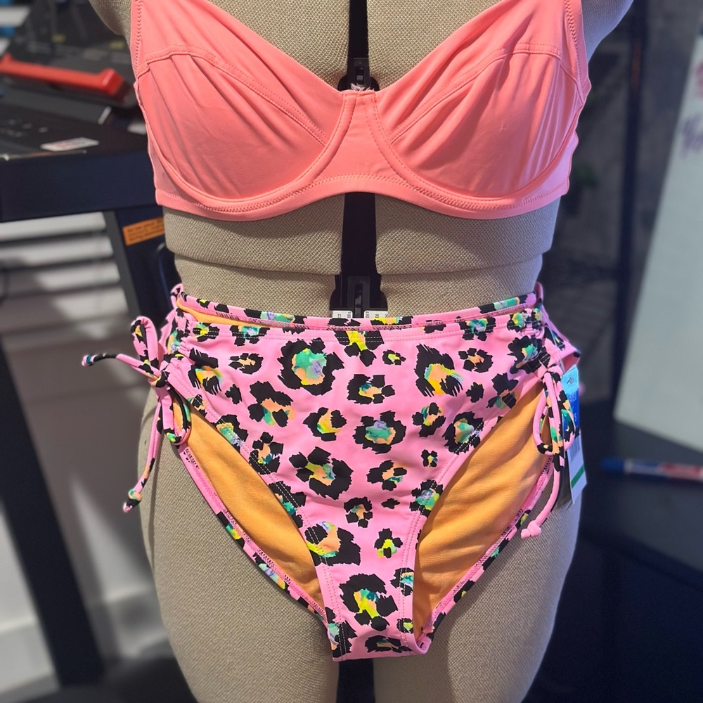 NWT Bright colors bikini Size L animal print